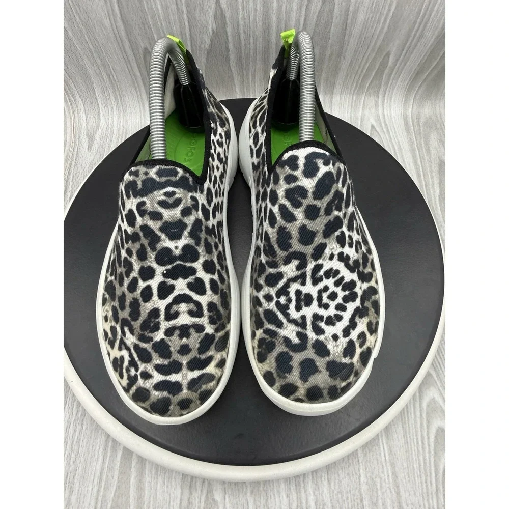 OOFOS OOmg EeZee Womens Size 9 Leopard Print Recovery Slip On Athletic Shoes